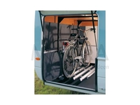 (M9982608) A Thule Omni -Bike Sport Garage egy kerékpártartó két kerékpár számára, de kiegészíthető akár négy kerékpárig is 