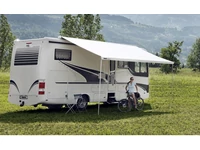 (M9910631) A lakójármű tetejére szerelhető naptető mely egy erős kazettában helyezkedik el. Kifejezetten hosszú járművekre tervezve (M9910631) A lakójármű tetejére szerelhető naptető mely egy erős kazettában helyezkedik el. Kifejezetten hosszú járművekre tervezve