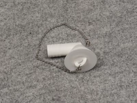 Lefolyó hajlított csonkkal, fehér színben, lánccal és dugóval