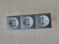 Cikkszám: 904009, megnevezés: Berker komplett hármas dugaljzat