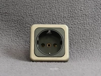 Komplett dugaljzat - fekete konnektor homokszín kerettel Komplett dugaljzat - fekete konnektor homokszín kerettel