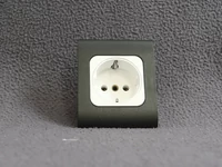 Komplett dugaljzat - fehér konnektor antracit kerettel Komplett dugaljzat - fehér konnektor antracit kerettel