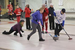 Curling: hűvös fejjel, hideg jégen forró indulatokkal Karavándor magazin programajánló: változatos, élményekben gazdag rendezvények!