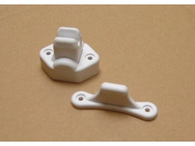 Az ajtó nyílási szögének megfelelően a fogadó talp beáll a megfelelő szögben