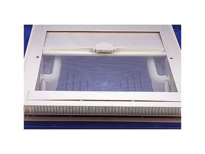 (M9963058) Sötétítő roló RAL 9001 krémfehér színben 40 x 40 cm-es tetőszellőzőhöz.