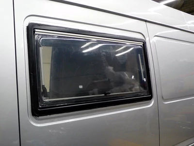 Nyíló keretes ablak - legalább 1000 mm széles