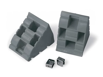 Szintezőék, szürke. Blokkolja a kerekeket hosszabb leállásnál. 