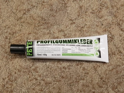 Cikkszám: 220020, megnevezés: Nagyszilárdságú rugalmas profilgumi ragasztó