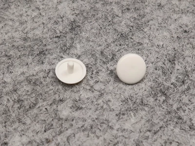 Csavartakaró gomb (fehér)