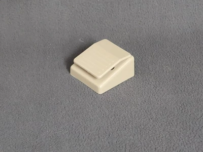 Barna színű, 12 V-os lábkapcsoló vízszivattyú működtetéséhez.