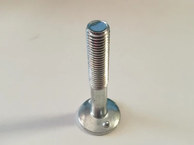 Síkfejű padlócsavar felszerelhető fellépőhöz