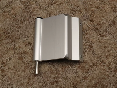 Ajtófél zsanér tartó elem szervizajtóhoz