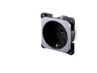 Cikkszám: 904034, megnevezés: 230V beépíthető dugaljzat, ezüstszürke