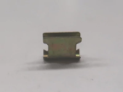 Szervizajtó rögzítő szem