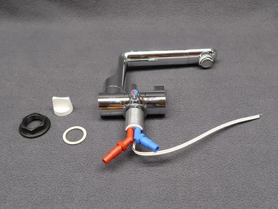 Hideg-meleg vizes csap elfordítható  kifolyócsővel.