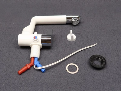 Hideg-meleg vizes csap elfordítható  kifolyócsővel.