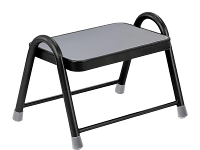 Egylépcsős, fémvázas fellépő, csúszásmentes gumi járófelülettel