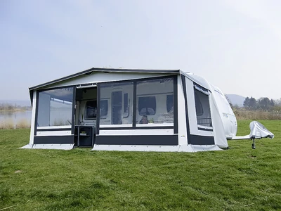 Verandává alakítható elősátor fehér-szürke színben (1121-1151 cm)