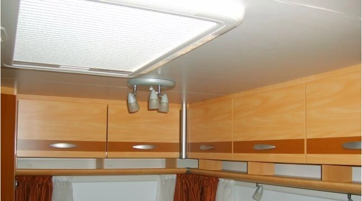  Tetőszellőzők és ablakok lakófelépítményhez