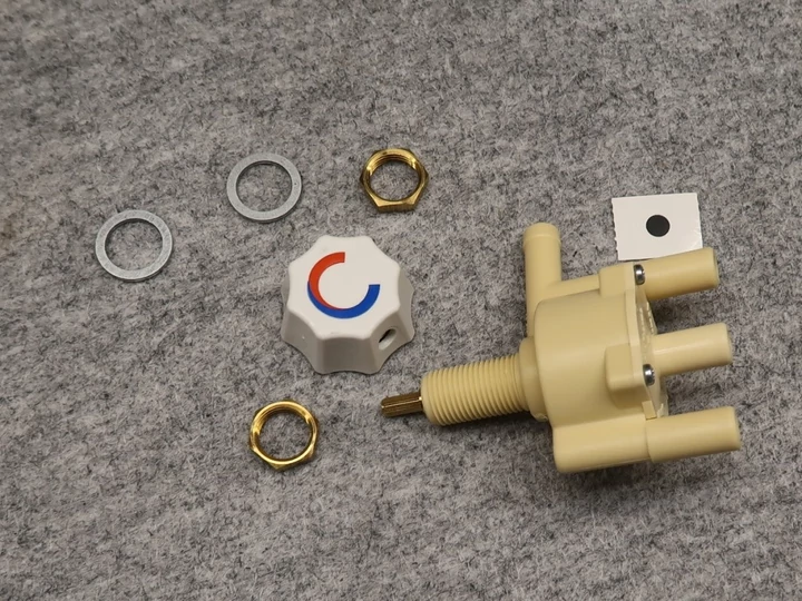 A hidegvizes vízrendszerbe utólag beépített bojler esetén egy vízvételi helyen a csaptelep előtt beépítve keverőfunkciót lásson el A hidegvizes vízrendszerbe utólag beépített bojler esetén egy vízvételi helyen a csaptelep előtt beépítve keverőfunkciót lásson el