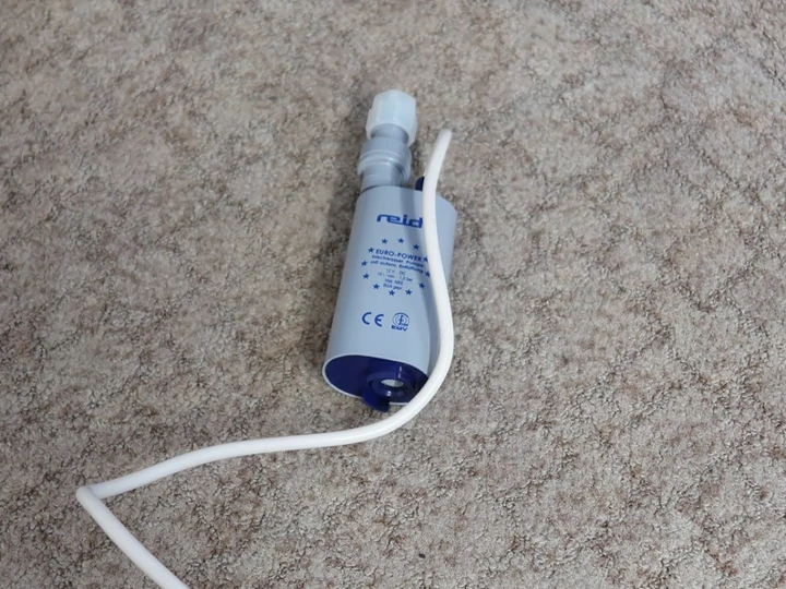 Euro Power vízpumpa légtelenítővel 15 l / min. 1,0 bar 3,0 - 3,8 A Euro Power vízpumpa légtelenítővel 15 l / min. 1,0 bar 3,0 - 3,8 A