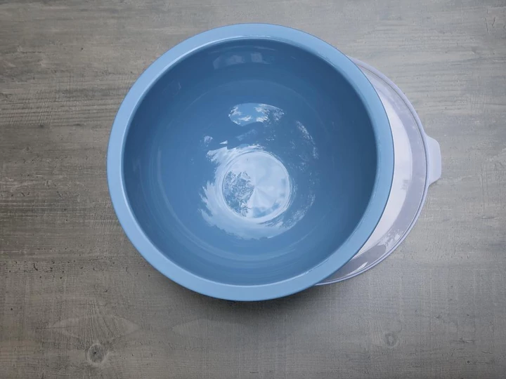 Műanyag tál fedővel (4,8 liter)
