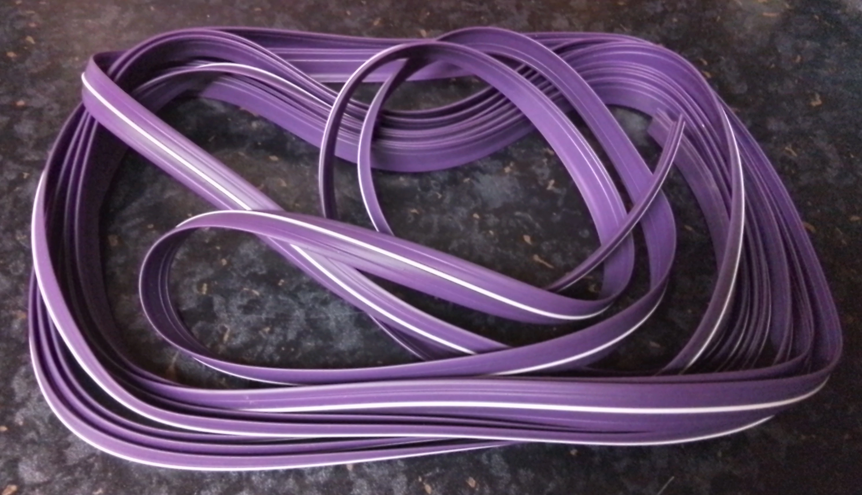 Csavartakaró szalag lila-fehér 12 mm