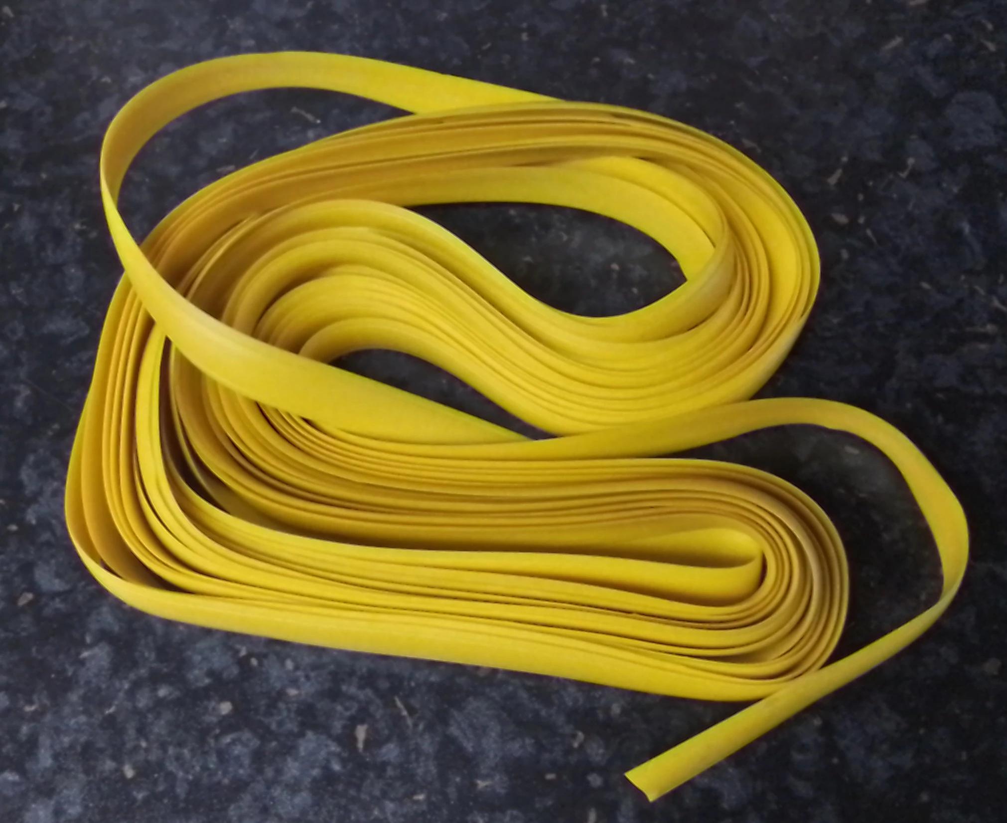 Csavartakaró szalag sárga, 12 mm